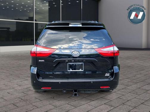Midnight Black Metallic 2016 Toyota Sienna XLE
