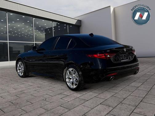Alfa Black 2020 Alfa Romeo Giulia Ti