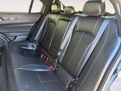 Alfa Black 2020 Alfa Romeo Giulia Ti