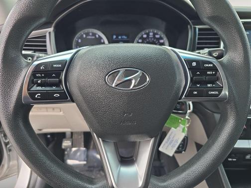 Symphony Silver 2018 Hyundai SONATA SE