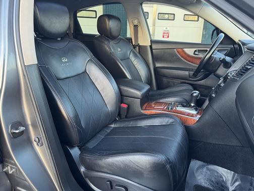 2014 INFINITI QX70 Base