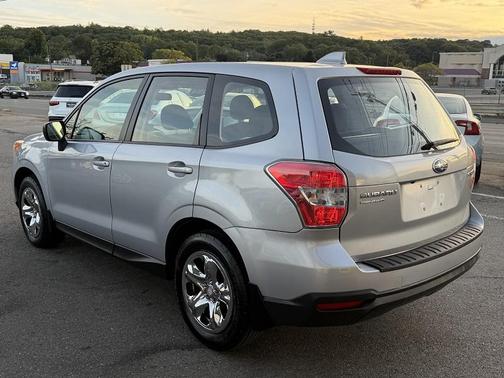 Ice Silver Metallic 2016 Subaru Forester 2.5i