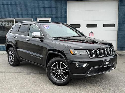 Diamond Black Crystal Pearlcoat 2017 Jeep Grand Cherokee Limited