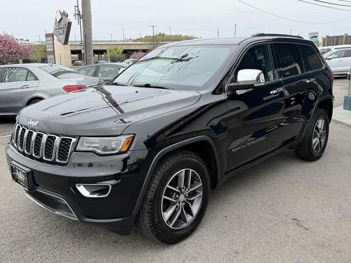 Diamond Black Crystal Pearlcoat 2017 Jeep Grand Cherokee Limited