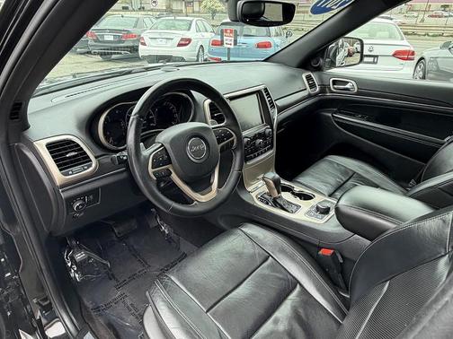 Diamond Black Crystal Pearlcoat 2017 Jeep Grand Cherokee Limited