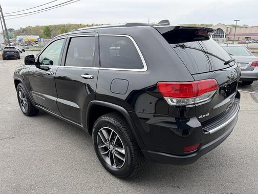 Diamond Black Crystal Pearlcoat 2017 Jeep Grand Cherokee Limited