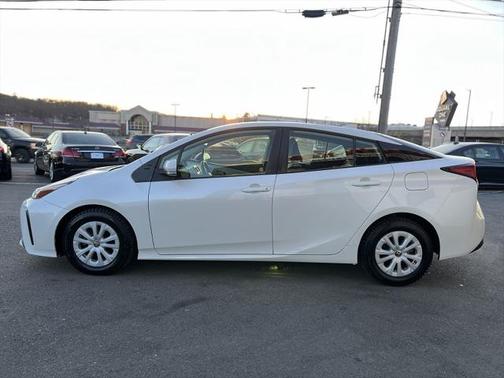 2019 Toyota Prius L
