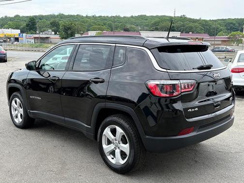 Diamond Black Crystal Pearlcoat 2018 Jeep Compass Latitude