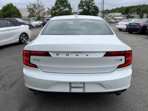 2018 Volvo S90 T5 Momentum