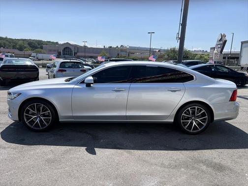 2018 Volvo S90 T6 Momentum