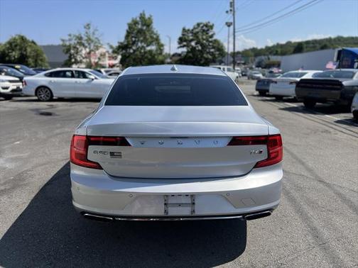 2018 Volvo S90 T6 Momentum
