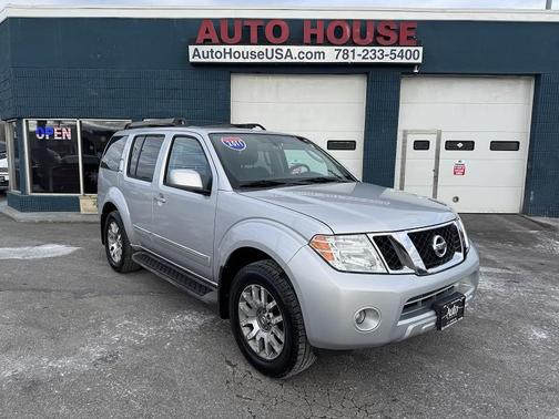 2011 Nissan Pathfinder LE