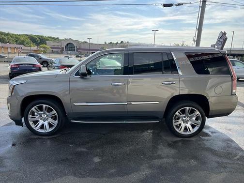 2017 Cadillac Escalade Luxury