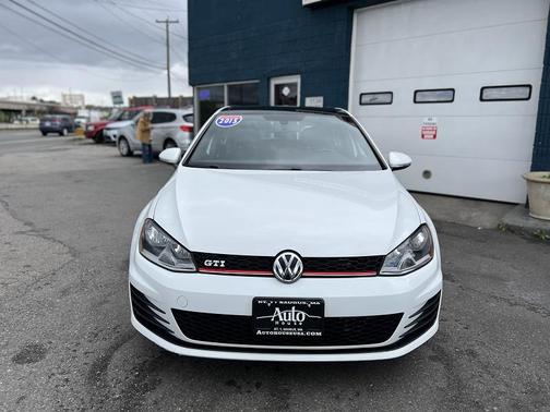2015 Volkswagen Golf GTI 2.0T SE 4-Door