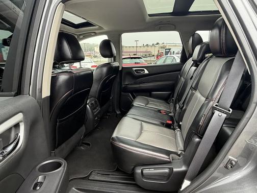 Gun Metallic 2019 Nissan Pathfinder SL