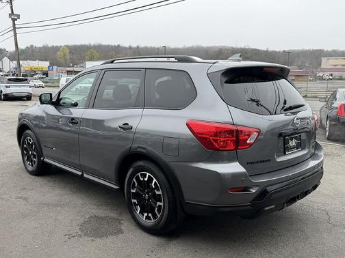Gun Metallic 2019 Nissan Pathfinder SL
