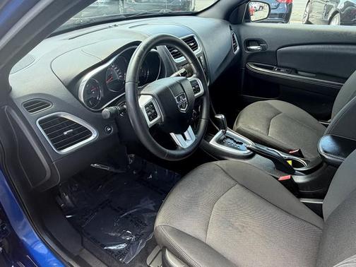 Blue Streak Pearlcoat 2014 Dodge Avenger SXT