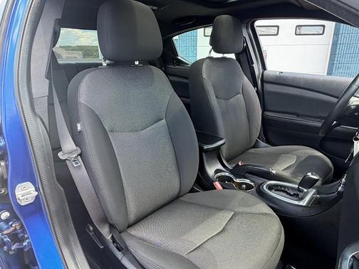 Blue Streak Pearlcoat 2014 Dodge Avenger SXT