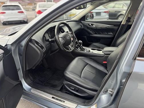 2015 INFINITI Q50 Premium