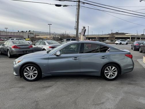 2015 INFINITI Q50 Premium