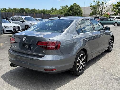 Platinum Gray Metallic 2017 Volkswagen Jetta 1.4T SE