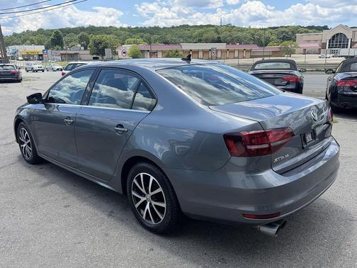 Platinum Gray Metallic 2017 Volkswagen Jetta 1.4T SE
