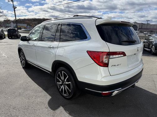 2019 Honda Pilot Touring 8-Passenger