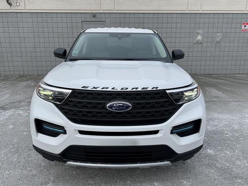 Oxford White 2020 Ford Explorer AWD
