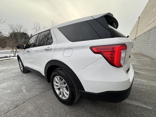 Oxford White 2020 Ford Explorer AWD