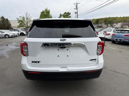 Oxford White 2020 Ford Explorer AWD