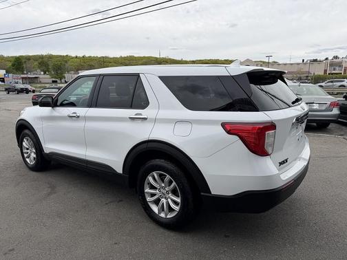 Oxford White 2020 Ford Explorer AWD