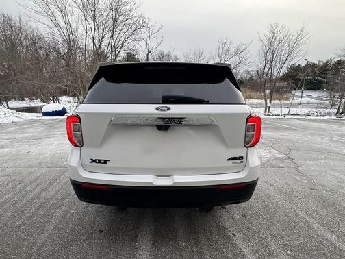 Oxford White 2020 Ford Explorer AWD