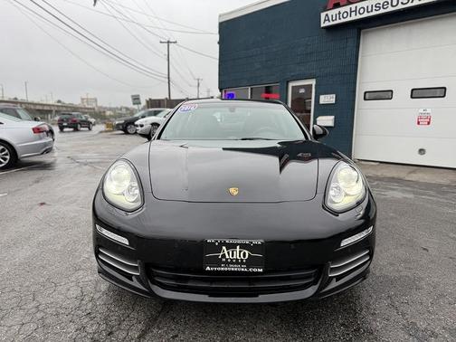 2016 Porsche Panamera 4 Edition