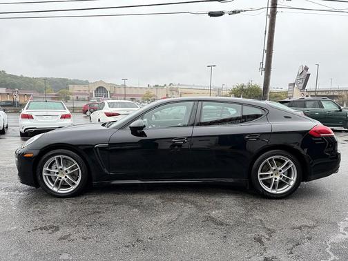 2016 Porsche Panamera 4 Edition