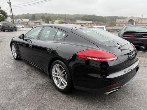 2016 Porsche Panamera 4 Edition