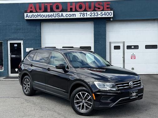 Deep Black Pearl 2019 Volkswagen Tiguan 2.0T SE 4MOTION