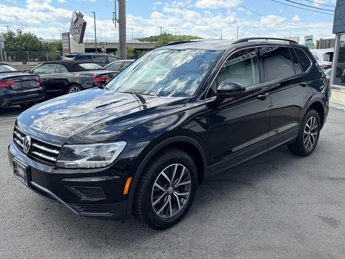 Deep Black Pearl 2019 Volkswagen Tiguan 2.0T SE 4MOTION