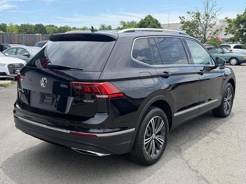 Deep Black Pearl 2019 Volkswagen Tiguan 2.0T SE 4MOTION