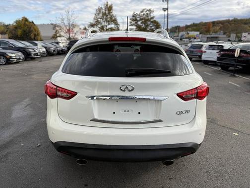 2015 INFINITI QX70 Base