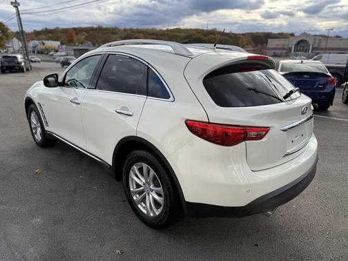 2015 INFINITI QX70 Base