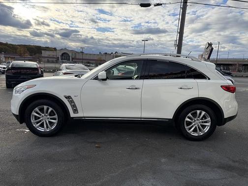 2015 INFINITI QX70 Base