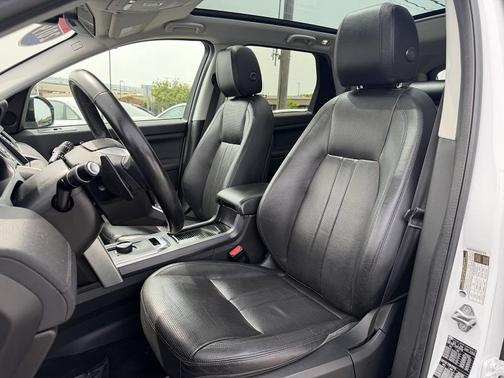 WHITE 2019 Land Rover Discovery Sport HSE