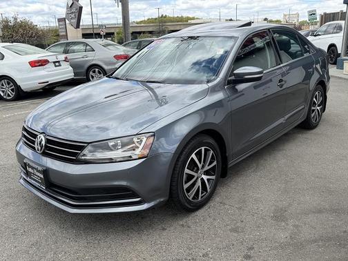 Platinum Gray Metallic 2017 Volkswagen Jetta 1.4T SE