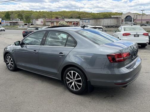 Platinum Gray Metallic 2017 Volkswagen Jetta 1.4T SE