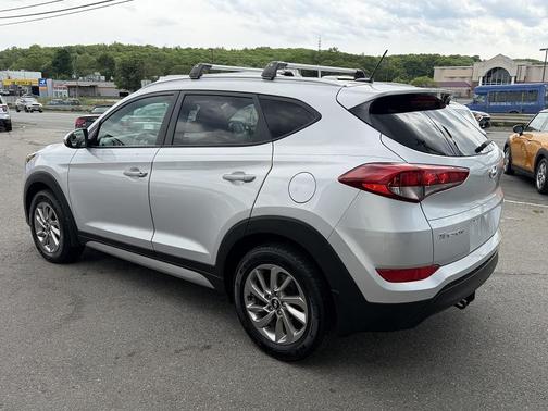 Molten Silver 2017 Hyundai TUCSON SE