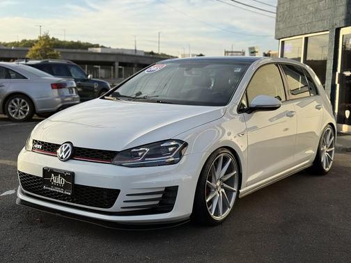 2015 Volkswagen Golf GTI 2.0T SE 4-Door