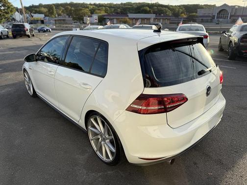 2015 Volkswagen Golf GTI 2.0T SE 4-Door