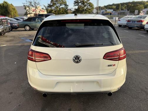 2015 Volkswagen Golf GTI 2.0T SE 4-Door
