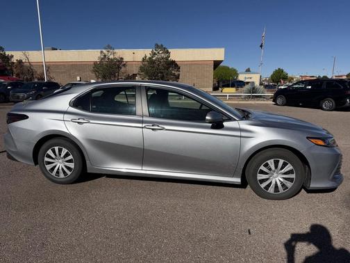 2024 Toyota Camry Hybrid LE