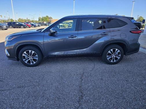 2023 Toyota Highlander Hybrid XLE